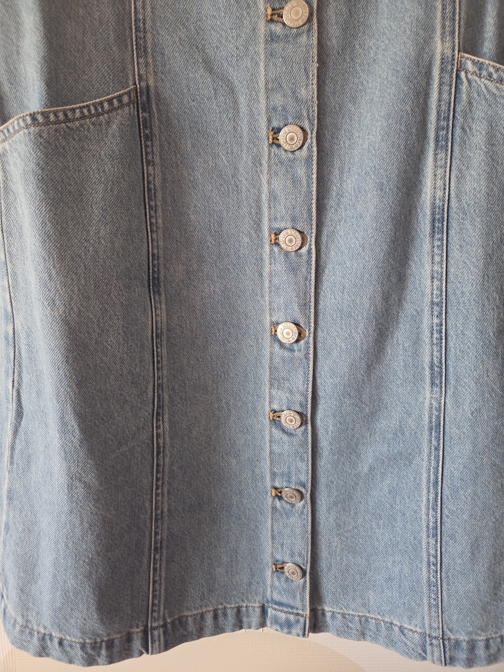Womens Levi's Sleeveless Denim Button-Front Dress Size M NWT - Picture 3 of 8